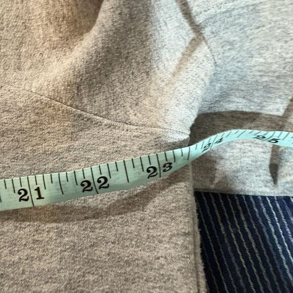 Champion Sweatshirt Men’s L Gray Crewneck Pullover Logo Athletic Casual - Picture 4 of 6